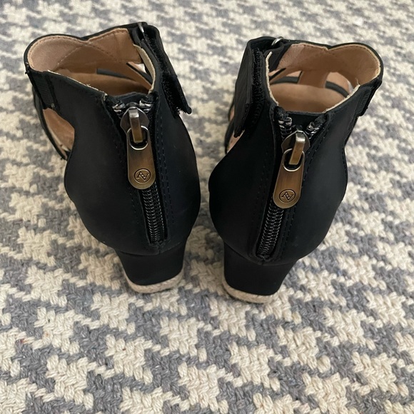 Vittadini cork, low wedge sandals - Picture 4 of 4